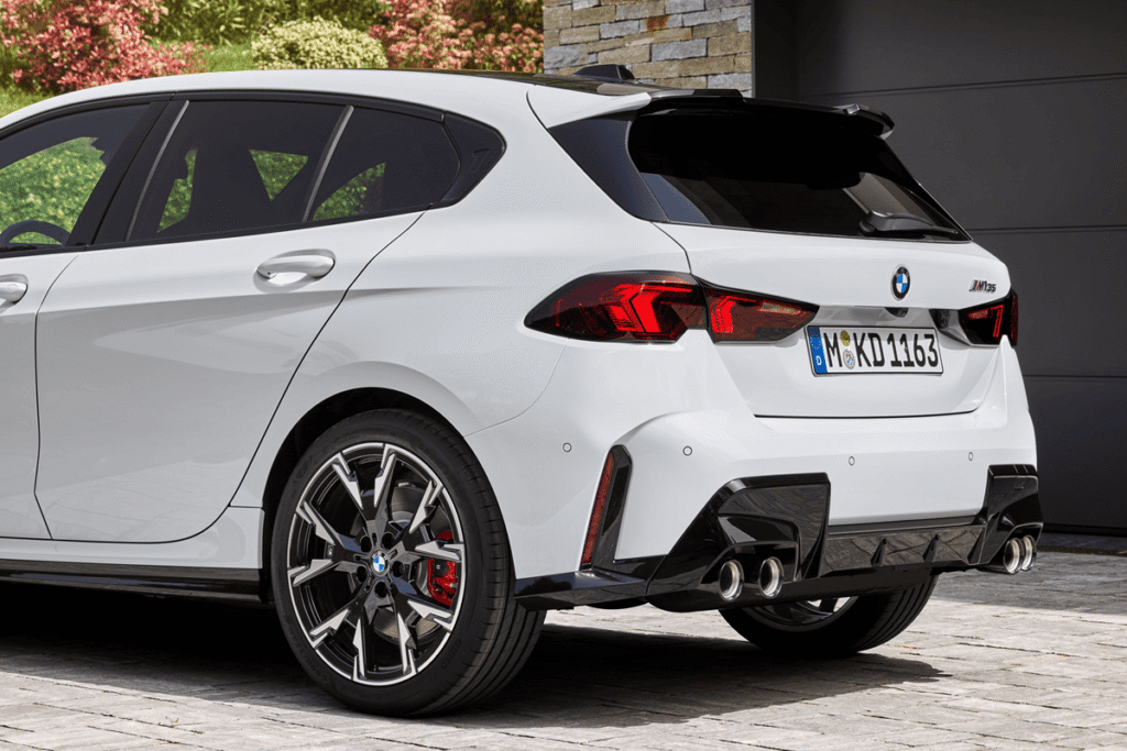 BMW 1 F70 노이어 클라쎄 뒷모습