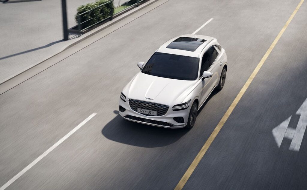 2026 제네시스 GV70가 달리는 모습