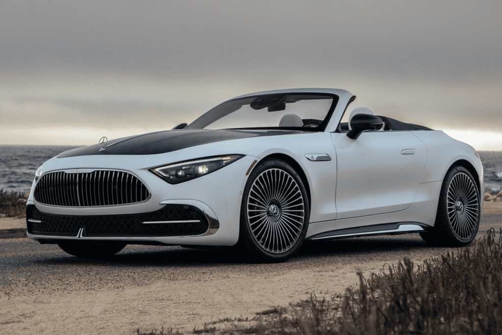 화이트 컬러 2026 벤츠 마이바흐 SL 680 앞모습