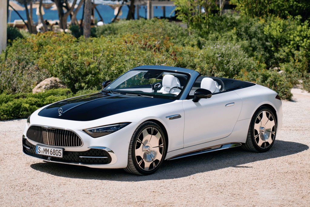 화이트 컬러 2026 벤츠 마이바흐 SL 680 옆모습