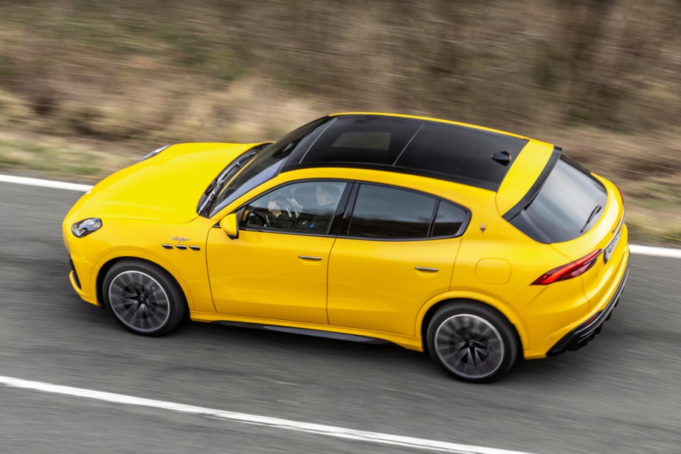 노란색 2026 마세라티 그레칼레