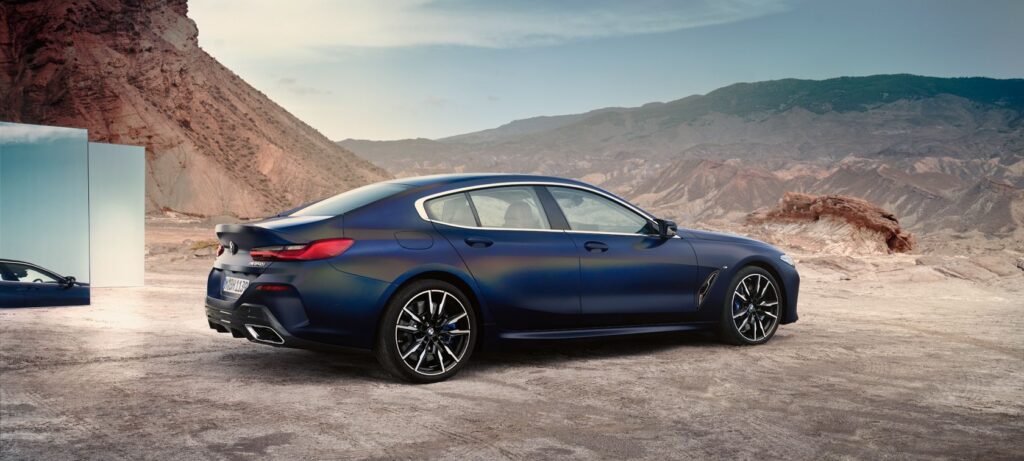 정차중인 2026 BMW M850i 그란쿠페