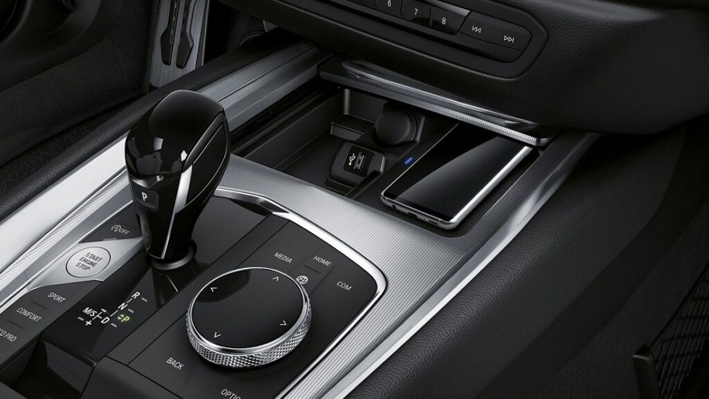 빨간색 2026 BMW Z4 M40i 기어