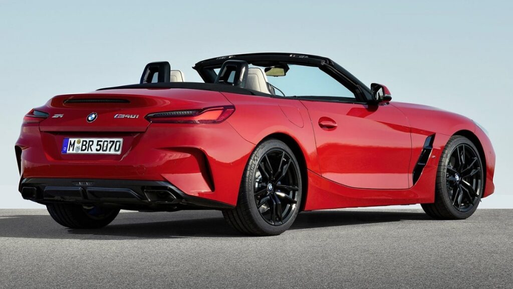 빨간색 2026 BMW Z4 M40i 뒷모습
