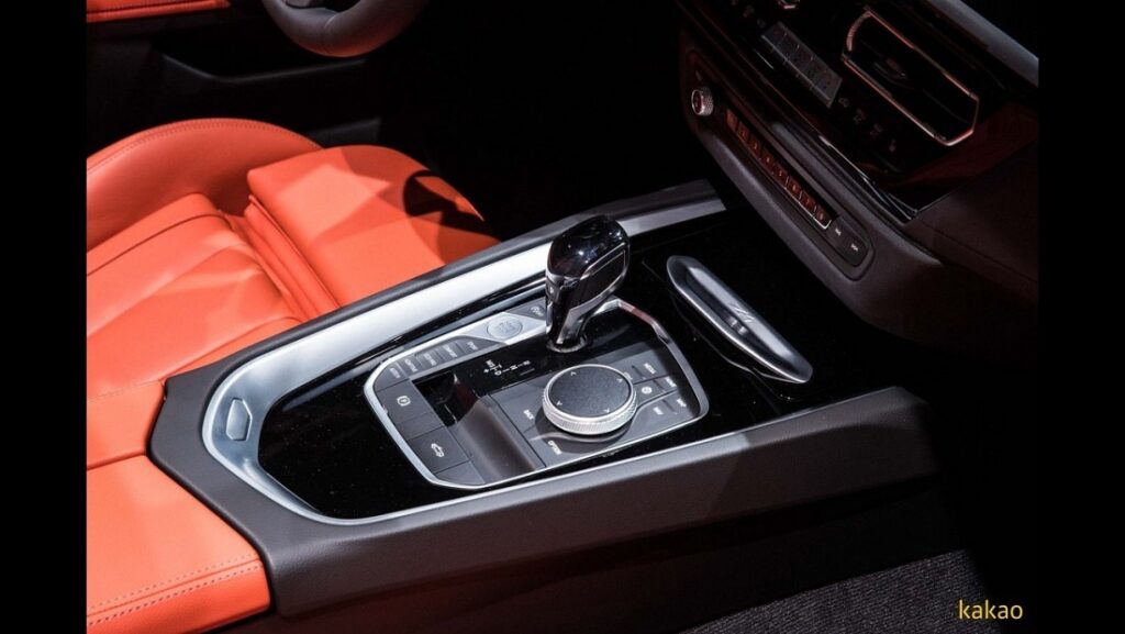 빨간색 2026 BMW Z4 M40i  기어