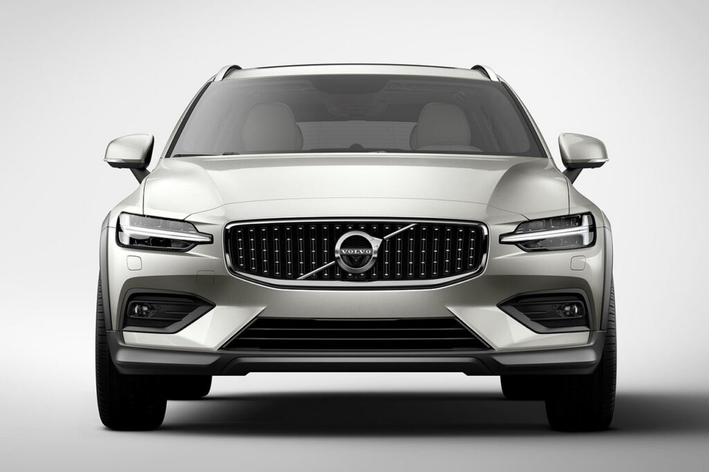 2026 볼보 V60 크로스 컨트리 정면 모습