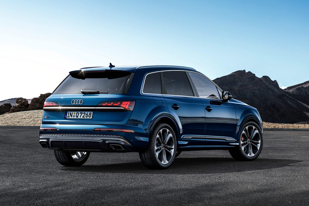 정차중인 2026 아우디 Q7 페이스리프트 뒷모습