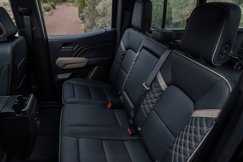 2026 GMC 캐니언(3세대) 2열 모습