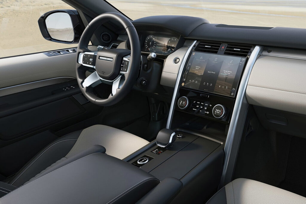 2026 랜드로버 디스커버리 운전석