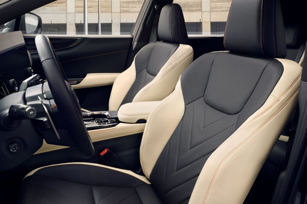 2026 렉서스 NX 운전석