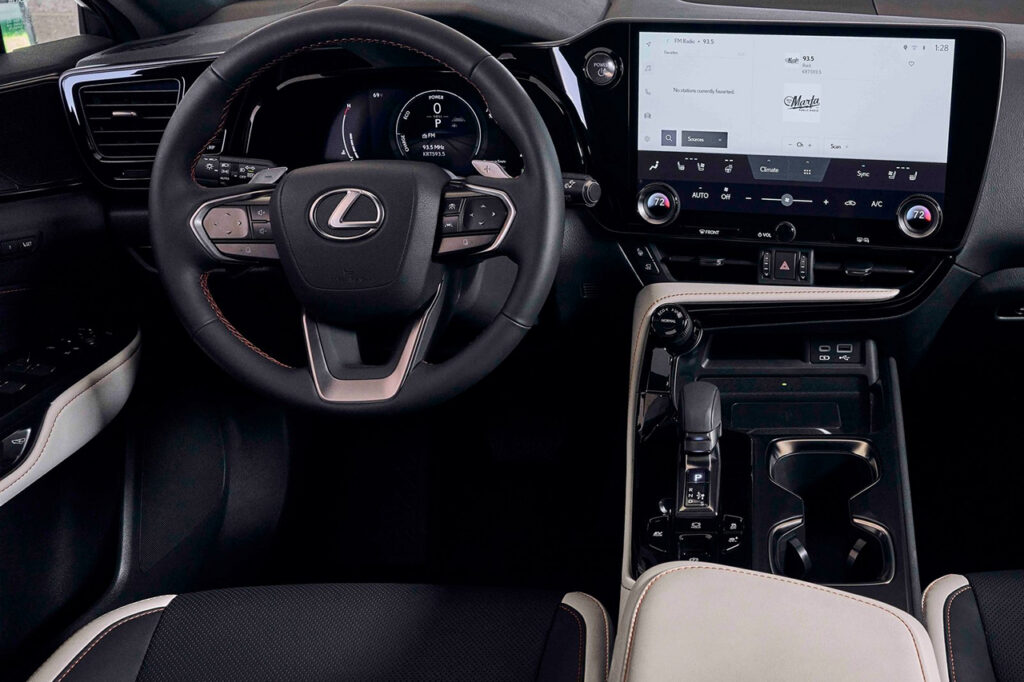 2026 렉서스 NX 운전석