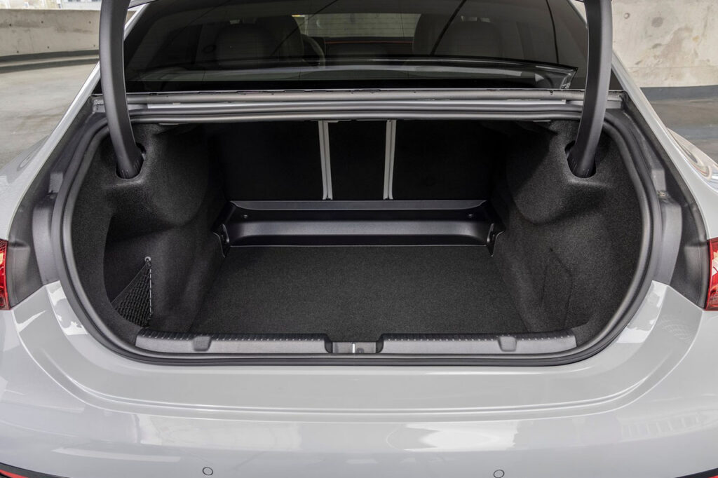 2026 벤츠 EQE 트렁크