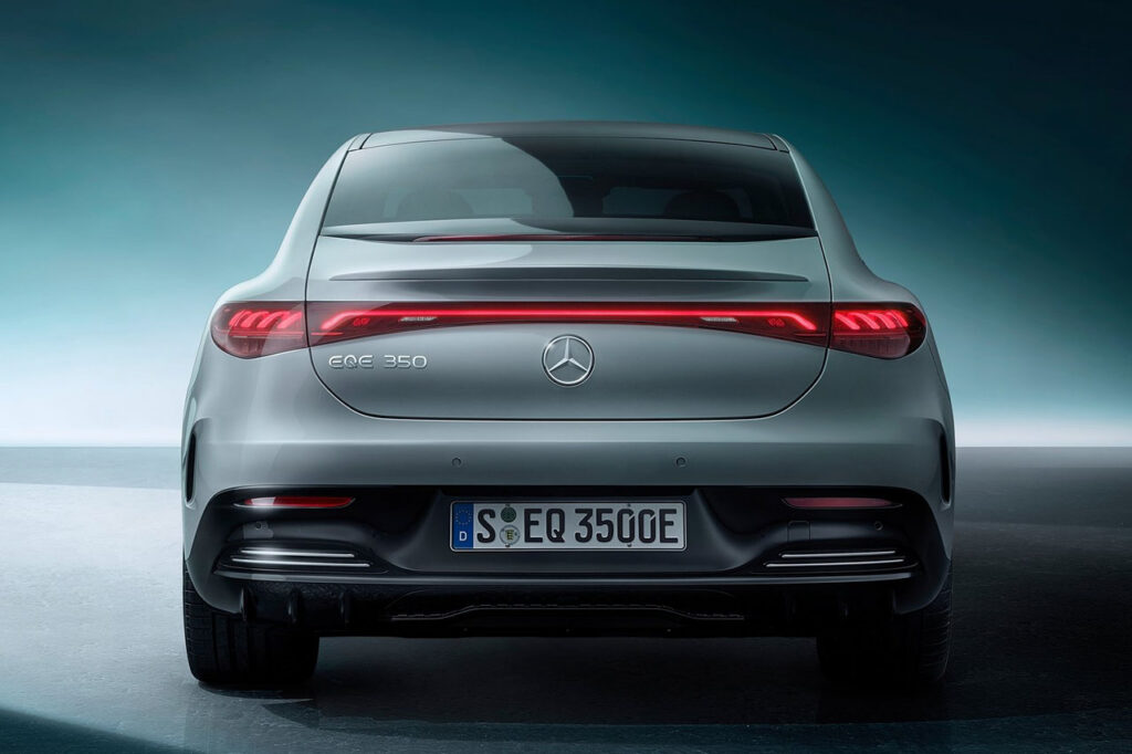2026 벤츠 EQE 후면 모습