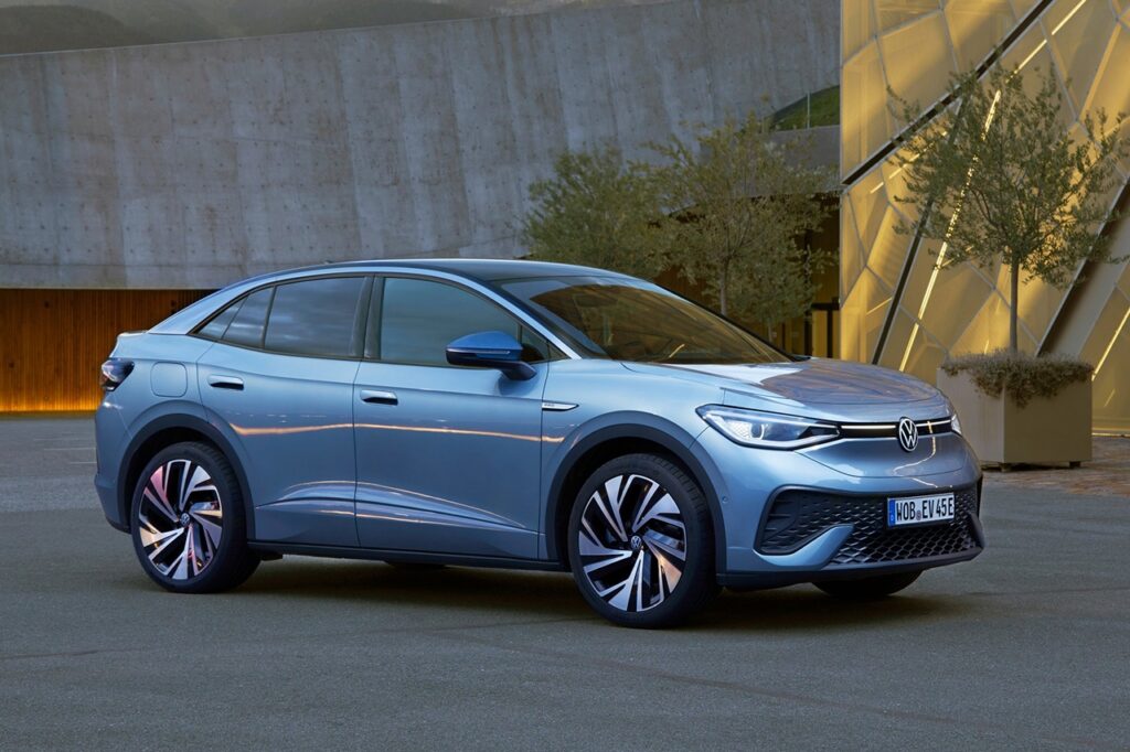 정차중인 2026 폭스바겐 ID.5 