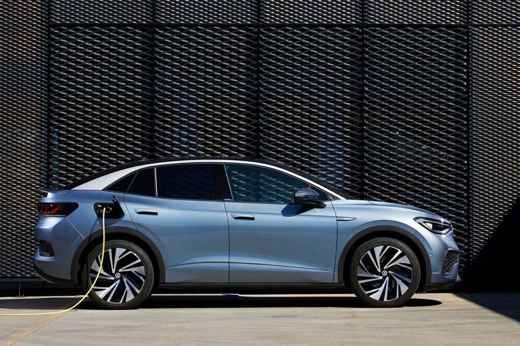 충전중인 2026 폭스바겐 ID.5 