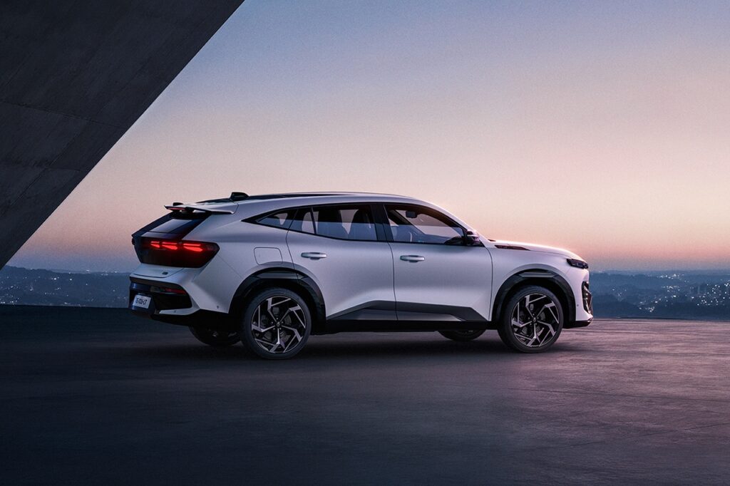 르노 필랑트가 서있다