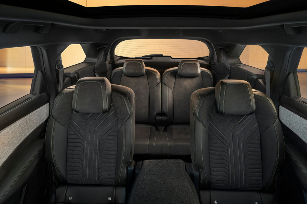 푸조 5008 하이브리드 2열과 3열