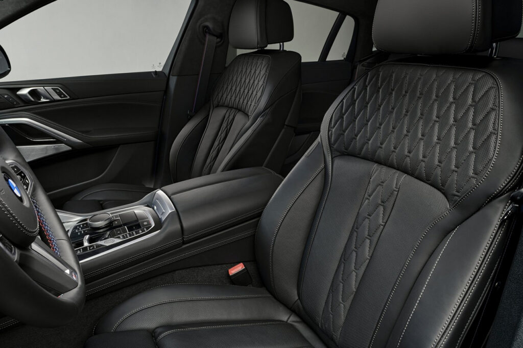 BMW X6 운전석