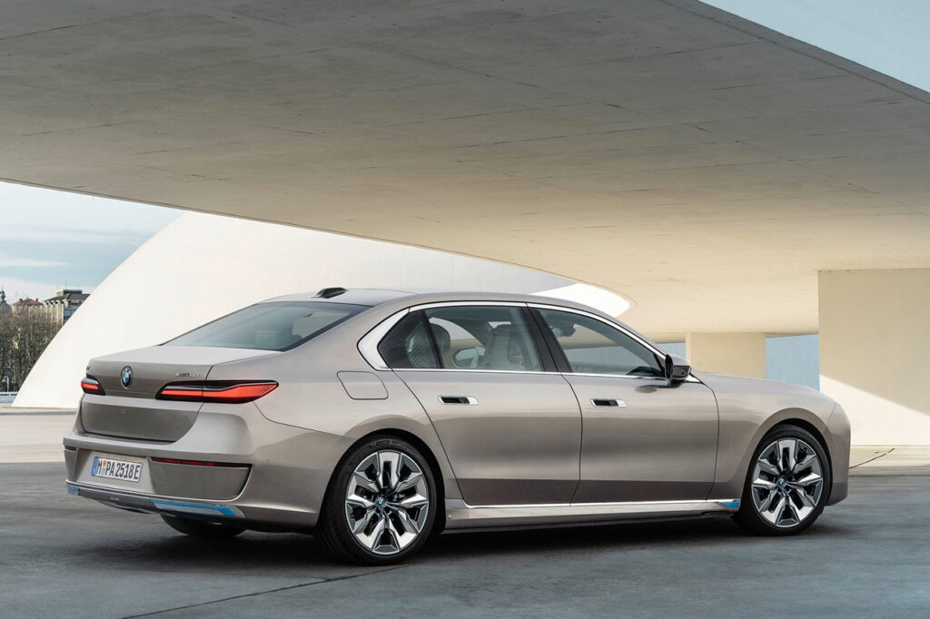 2026 BMW i7 옆모습
