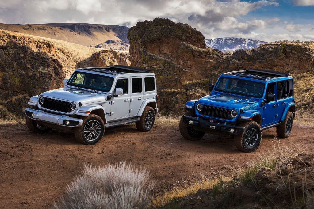 2026 지프 랭글러(4세대) 2대가 나란히 서있는 모습