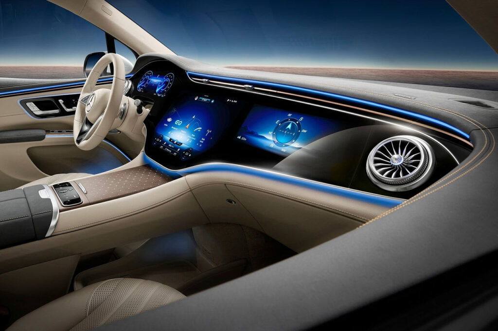 2026 벤츠 EQS SUV 보조석 모습