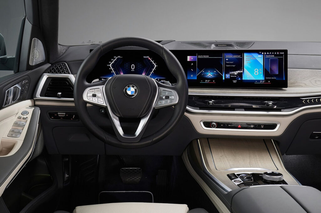 2026 BMW X7 운전석 핸들
