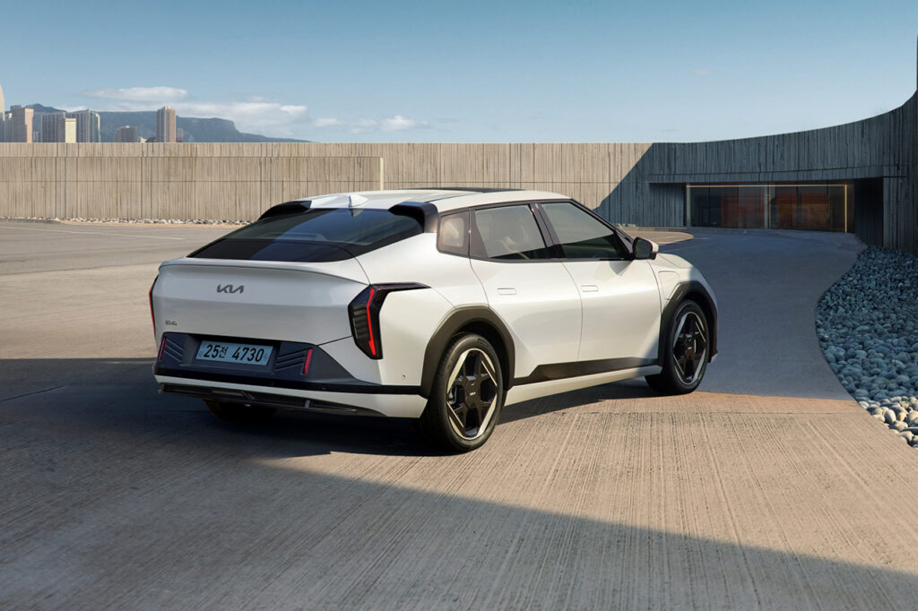 2026 기아 EV4 뒷모습