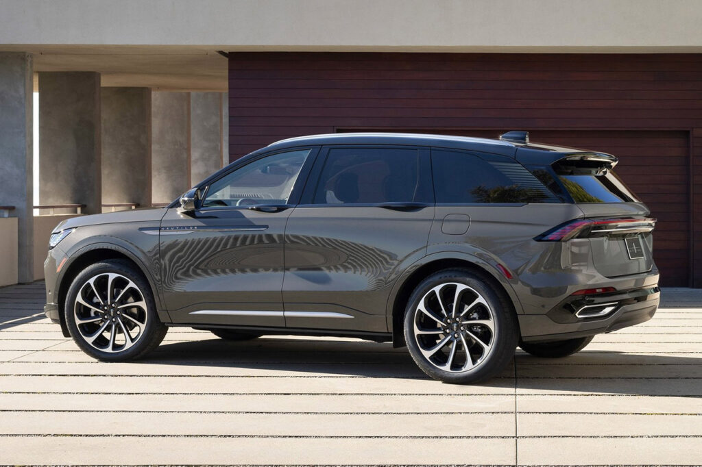 2026 링컨 노틸러스 하이브리드 옆모습