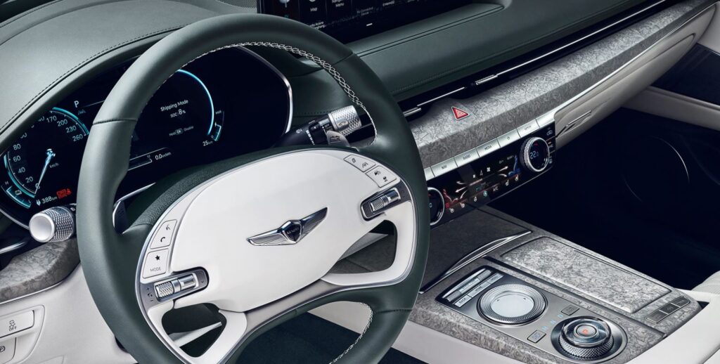 g80일렉트리파이드 화이트 실내