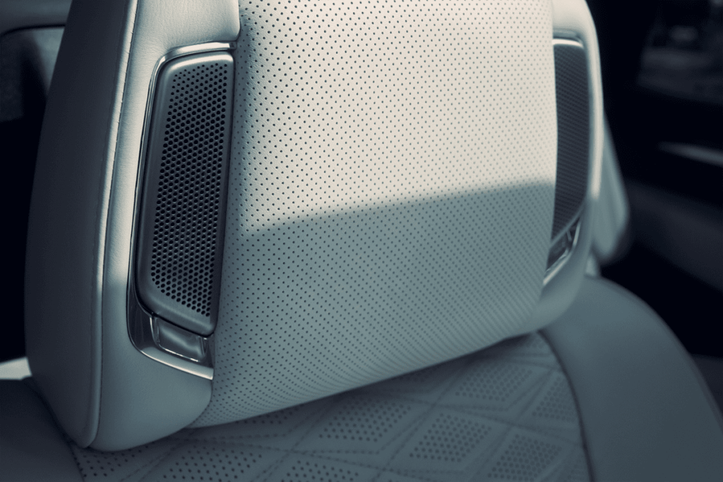 2026 캐딜락 에스컬레이드 실내 헤드레스트