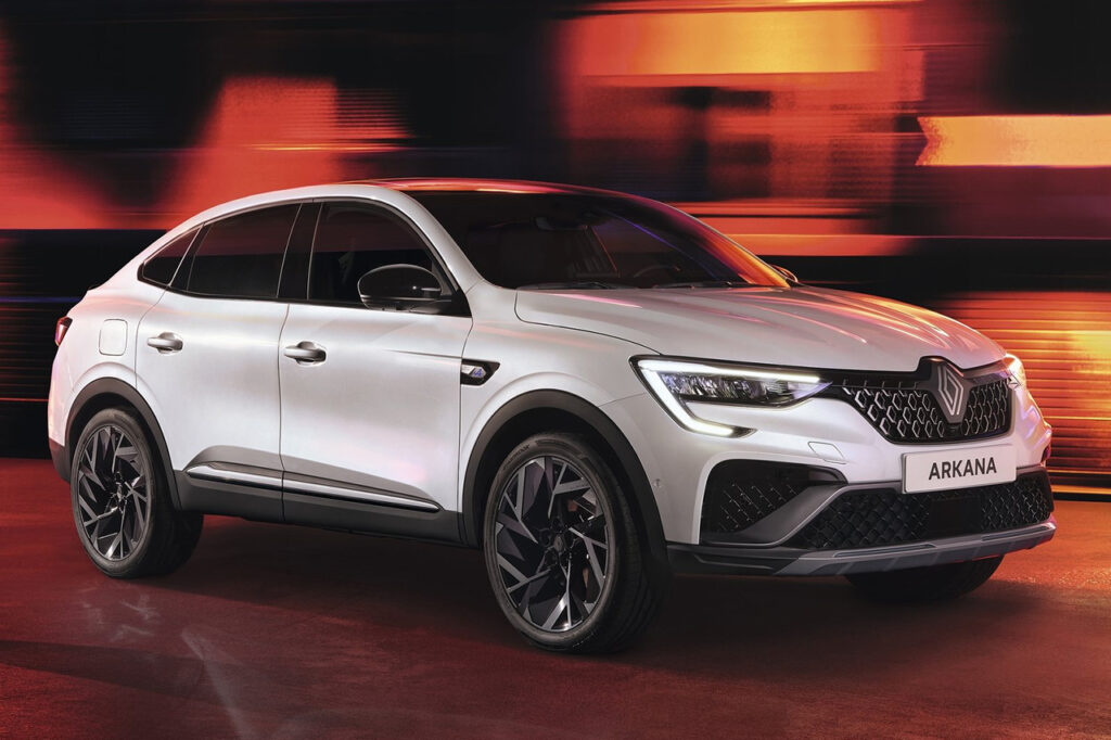 도로를 달리는 2027 르노코리아 아르카나 하이브리드