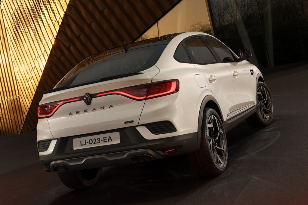 2027 르노코리아 아르카나 하이브리드 뒷모습