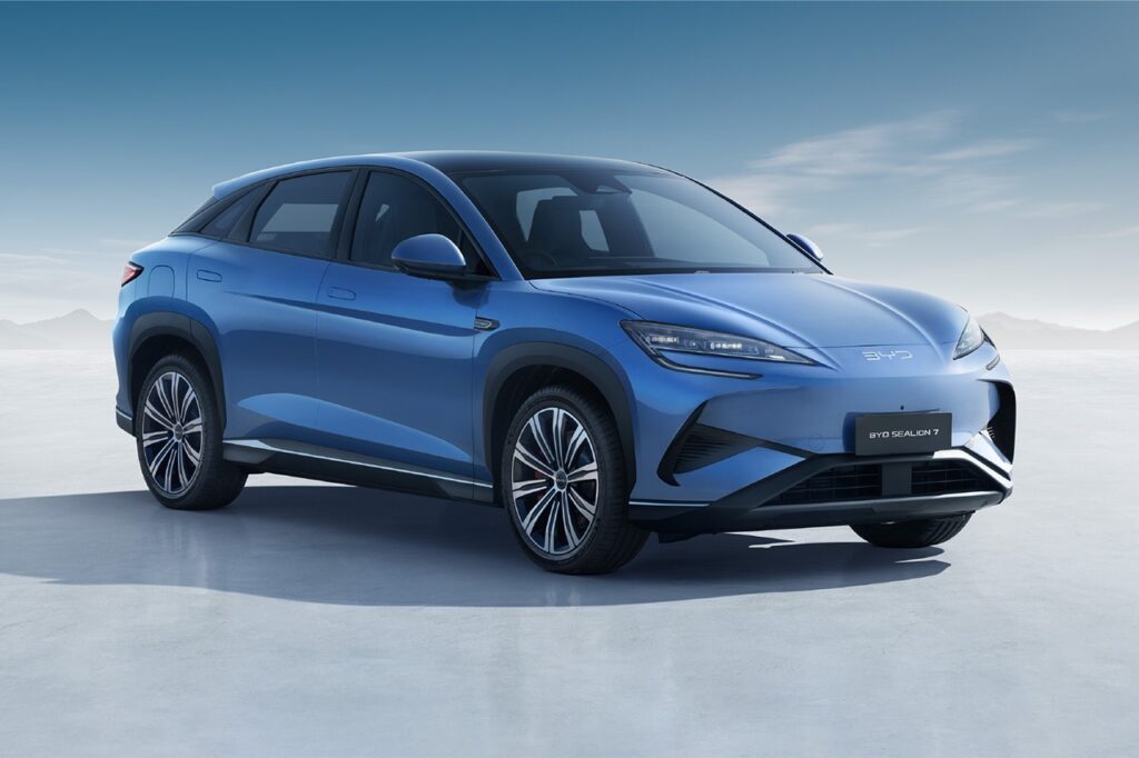 파란색 2026 비야디 씨라이언 7 옆모습