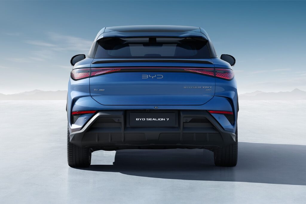 파란색 2026 비야디 씨라이언 7 뒷모습