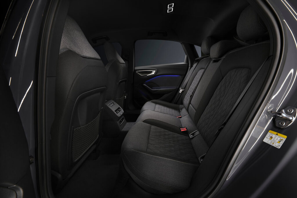 2026 아우디 A5(3세대) 2열 모습