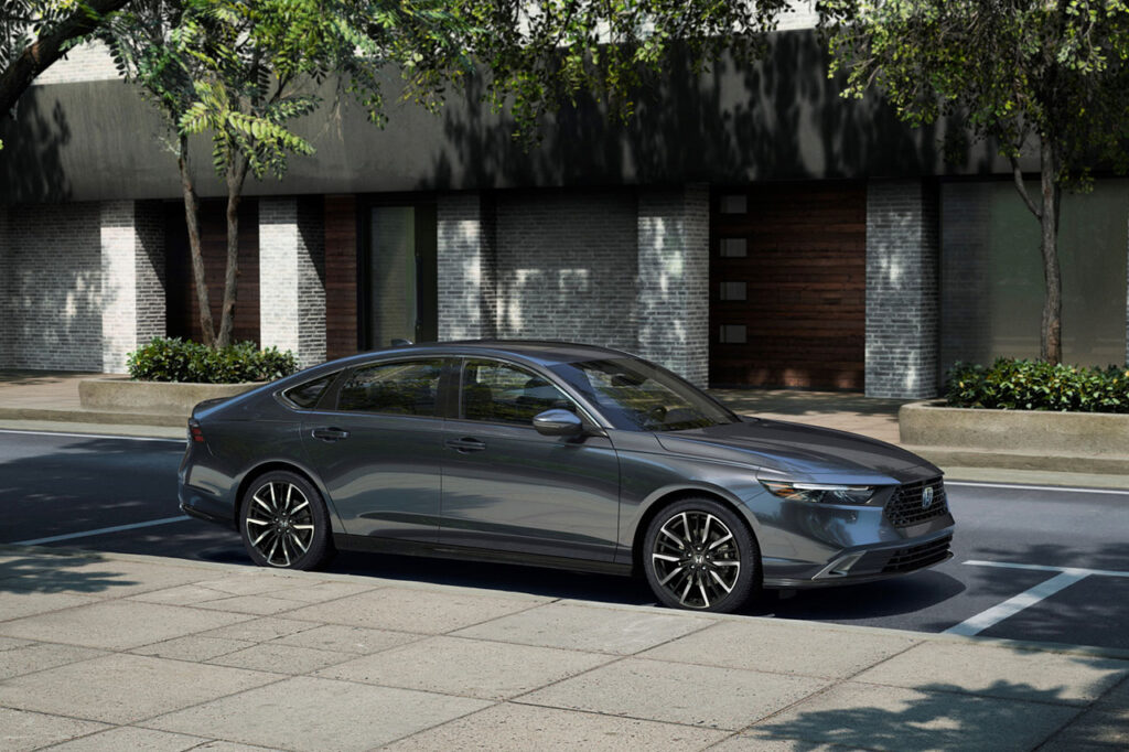 도로변 주차칸에 주차되어 있는 2026 혼다 어코드(11세대)