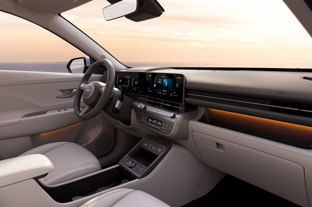 2027 현대 코나 하이브리드 운전석 모습