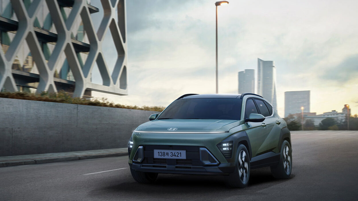 2027 현대 코나(SX2)가 달리는 모습