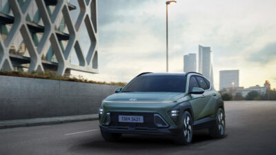 2027 현대 코나(SX2)가 달리는 모습