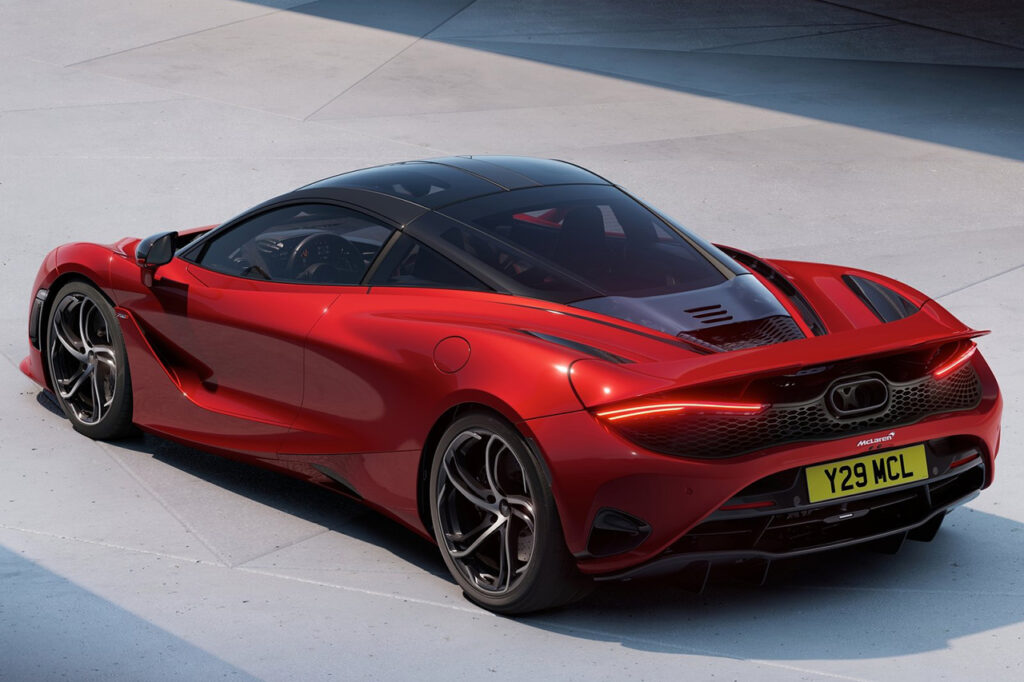 2026 맥라렌 750S 뒷모습