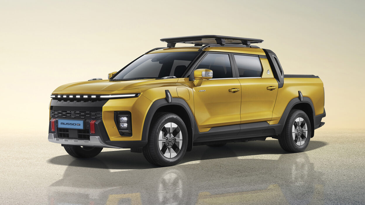노란색 2027 KGM 무쏘 EV 전측면