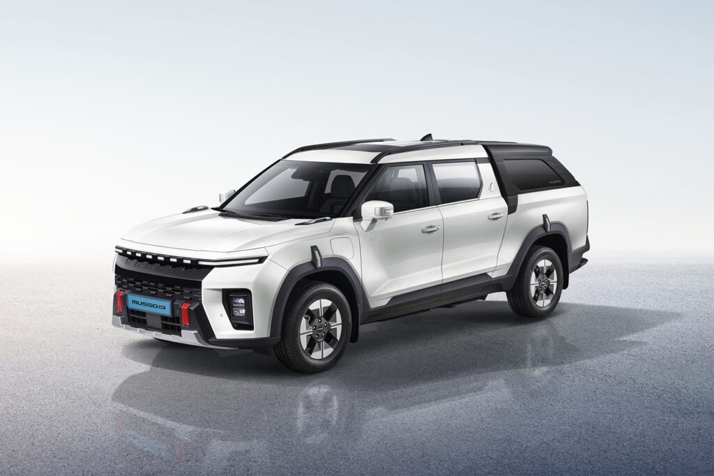 흰색 2027 KGM 무쏘 EV 전측면