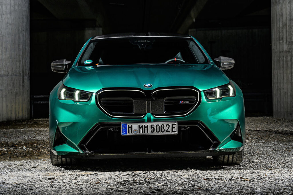 2027 BMW M5 정면 모습