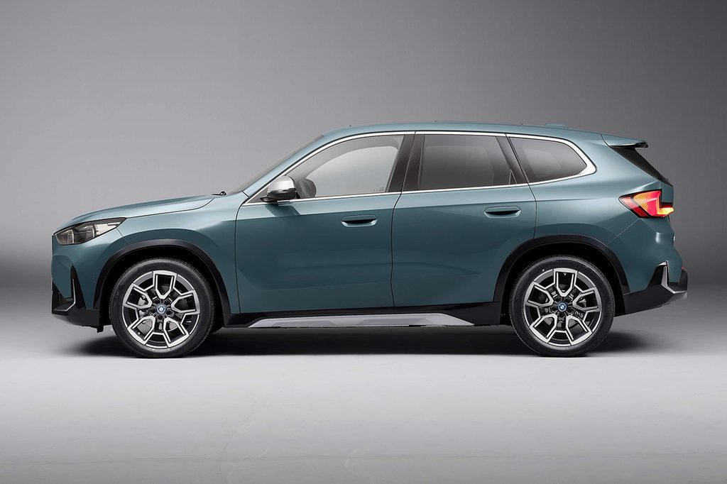 2027 BMW iX1 옆모습
