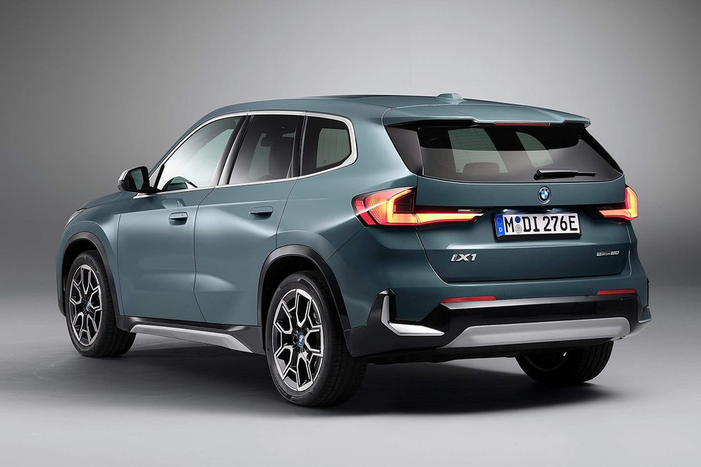 2027 BMW iX1  후측면 모습