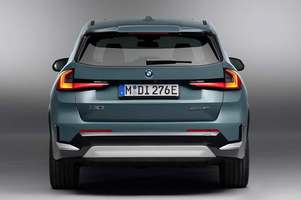 2027 BMW iX1 후면 모습