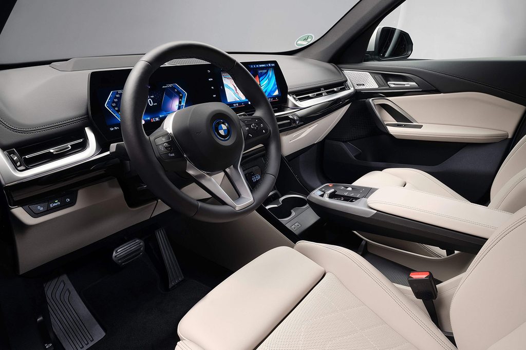 2027 BMW iX1 1열 모습