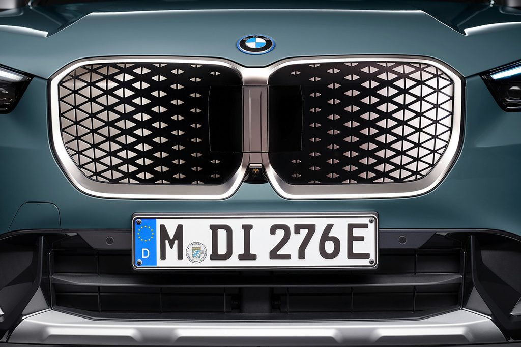 2027 BMW iX1 전면 그릴