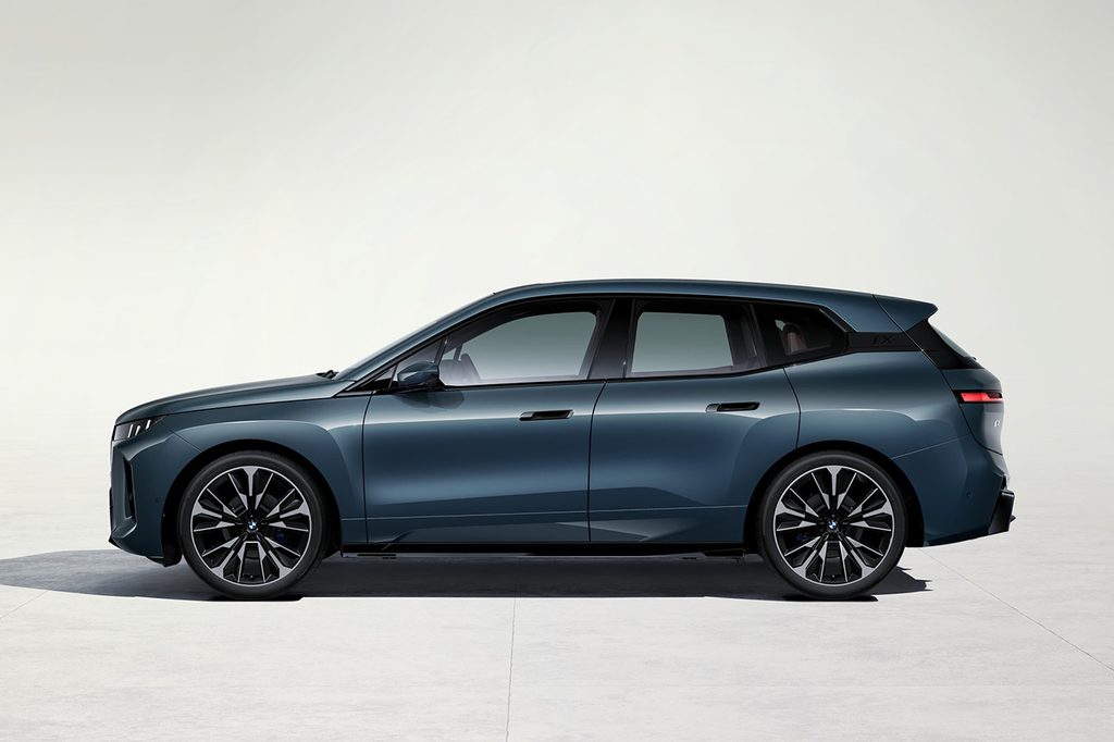 2027 BMW iX 측면모습