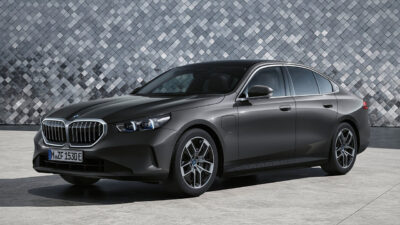 BMW 5시리즈 전측면 모습